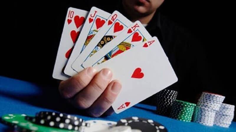 bai phom2 Có sự quan sát quân bài đối thủ